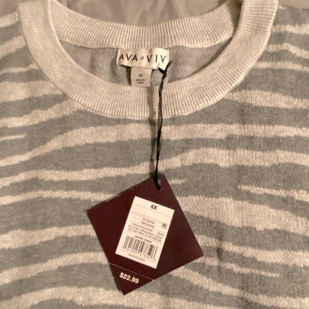 Woman AVA & VIV Sweater.
